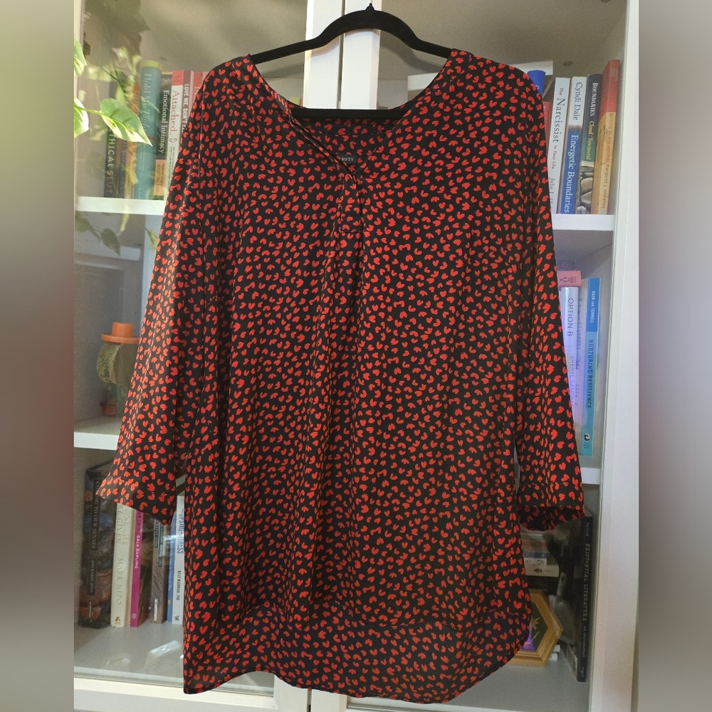 ❤️Valentines❤️ Talbots Heart Print 3/4 Sleeve High Low Blouse